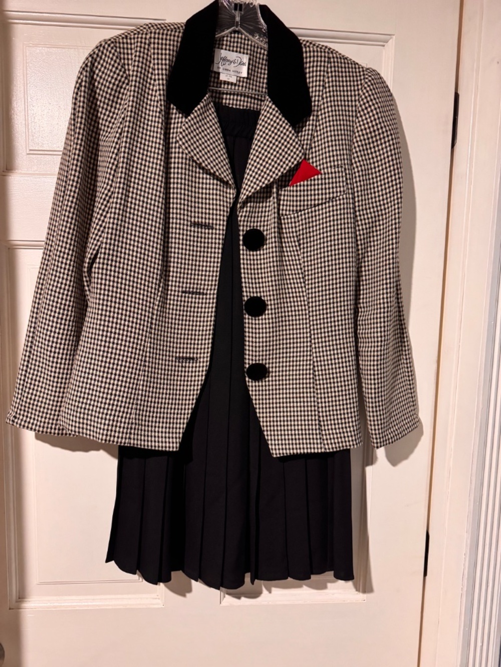 Jeffrey & Dara Blazer & Pleaded Skirt - Picture 3 of 3